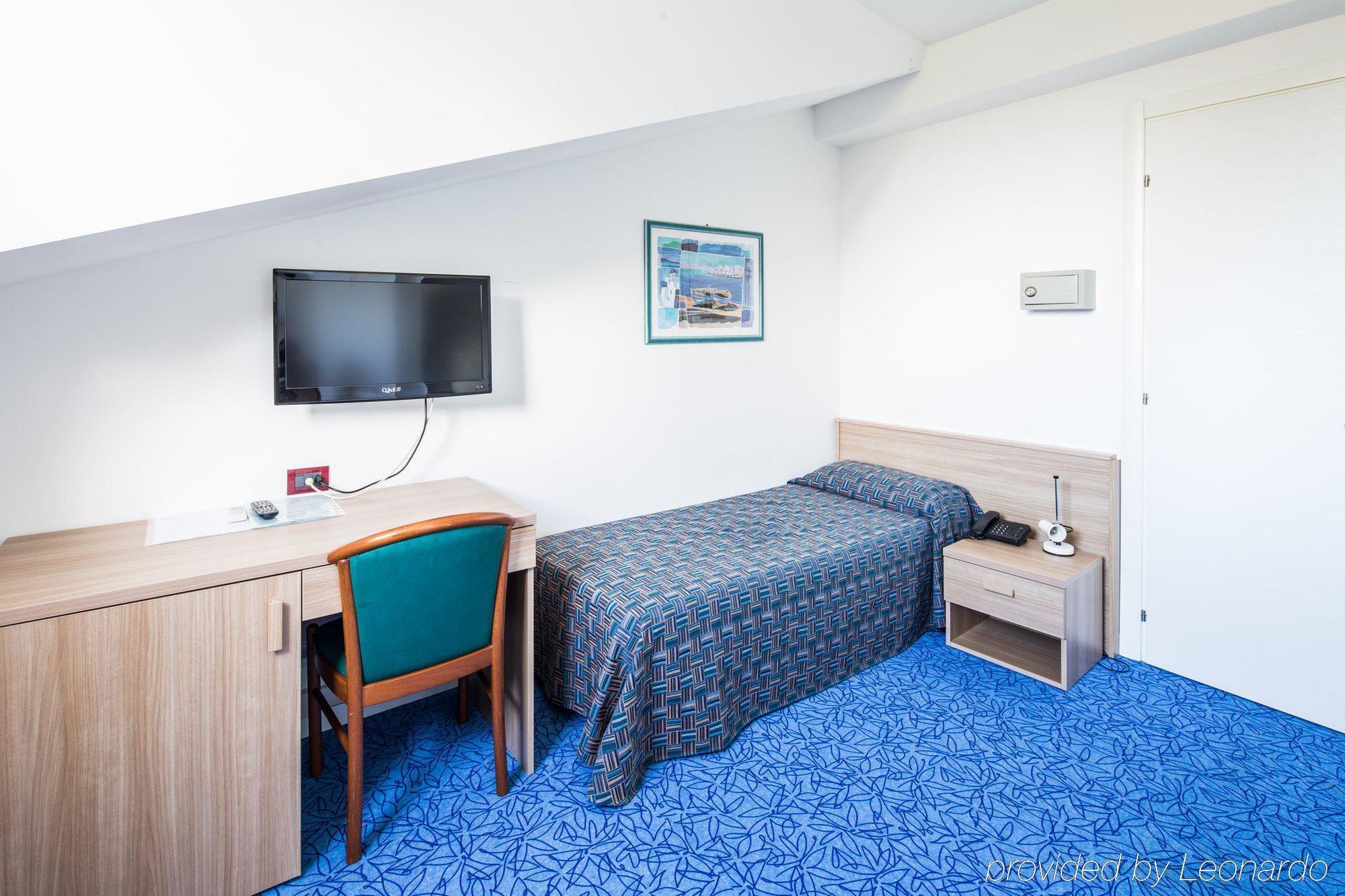Olympia Hotel 3*